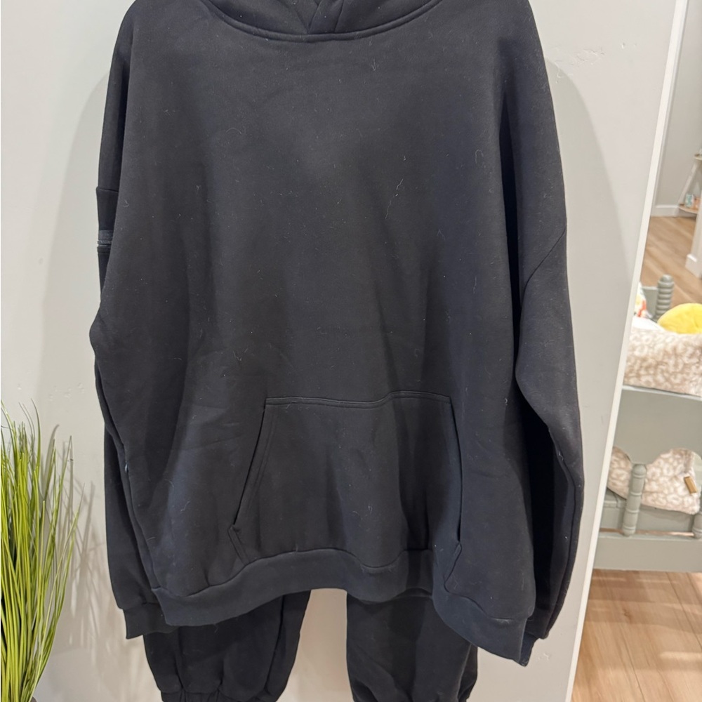 Comfort Black Women's Travel essentials hoodie and pant set size 3xl
